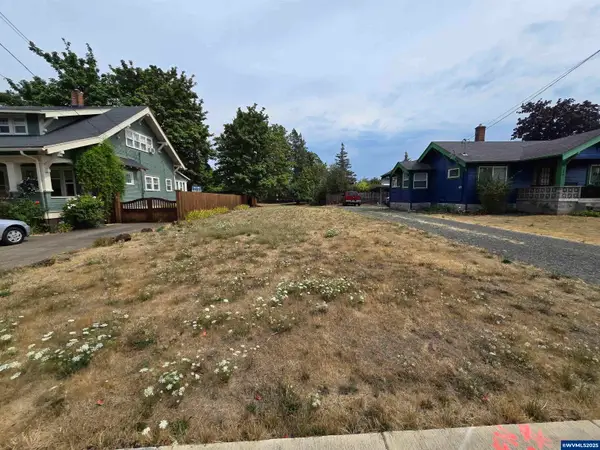212 N James St, Silverton, OR 97381