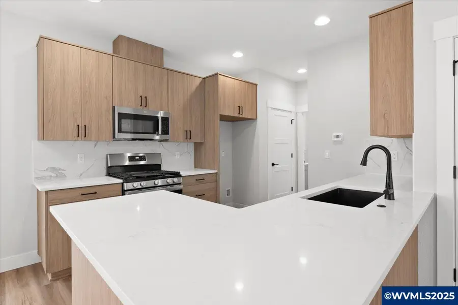 310 NE Clay St, Sublimity, OR 97385 - Image #2