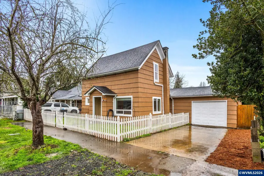 456 N Log Cabin St, Independence, OR 97351 - #2