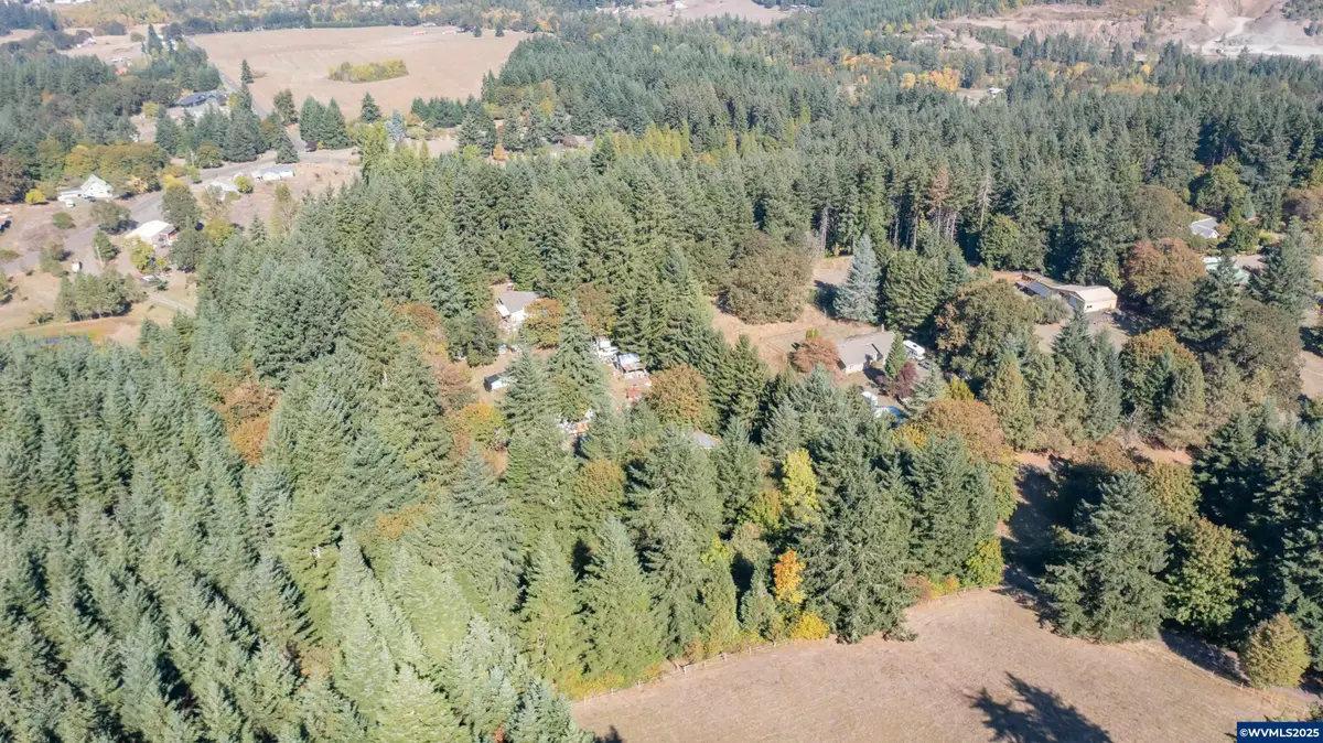 37882  Middle Ridge Dr, Lebanon, OR 97355 - Image #1