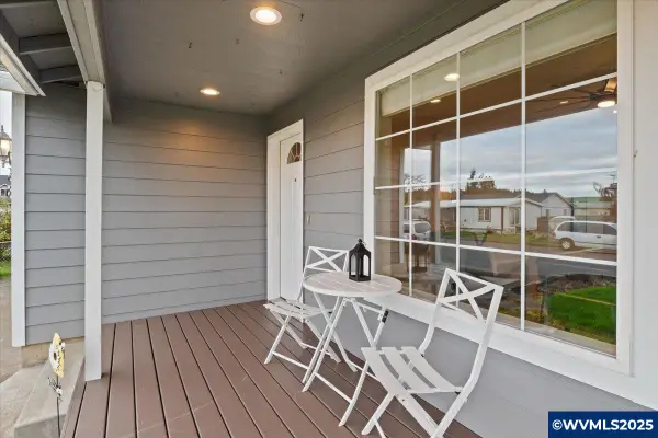 758 S Sunrise Dr Dr, Jefferson, OR 97352