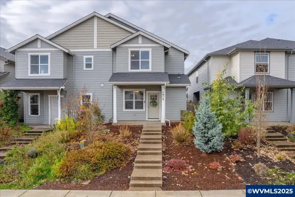 1612 SE Barberry Av, Dallas, OR 97338