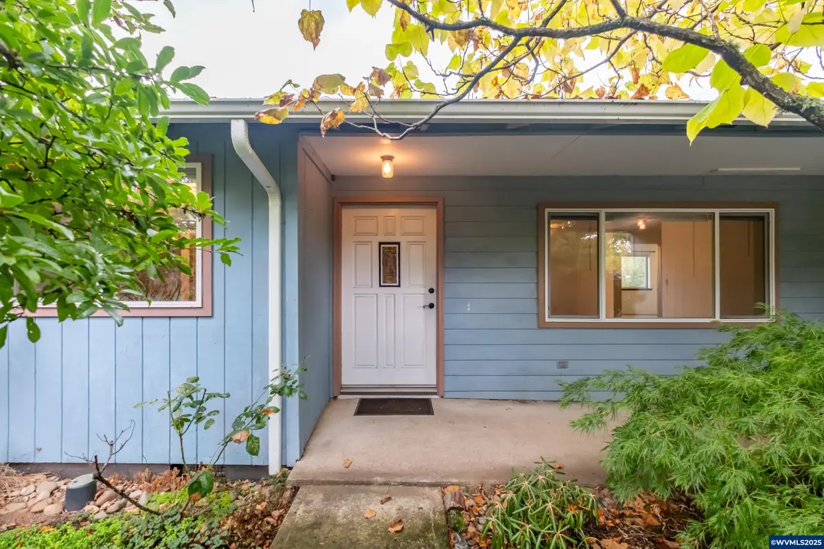 855  F St, Lebanon, OR 97355 - Image #1