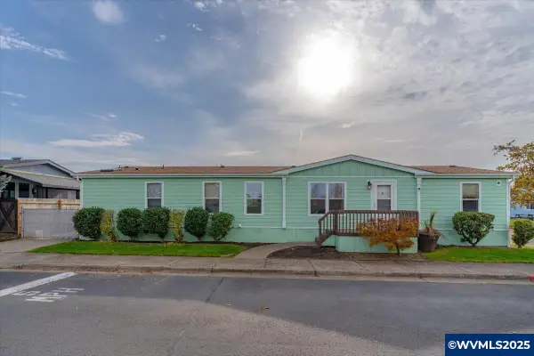 1015  Oak #71 St, Silverton, OR 97381