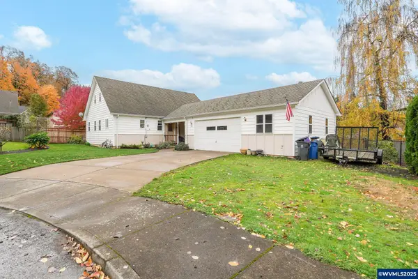 704  Cliff Ct, Silverton, OR 97381