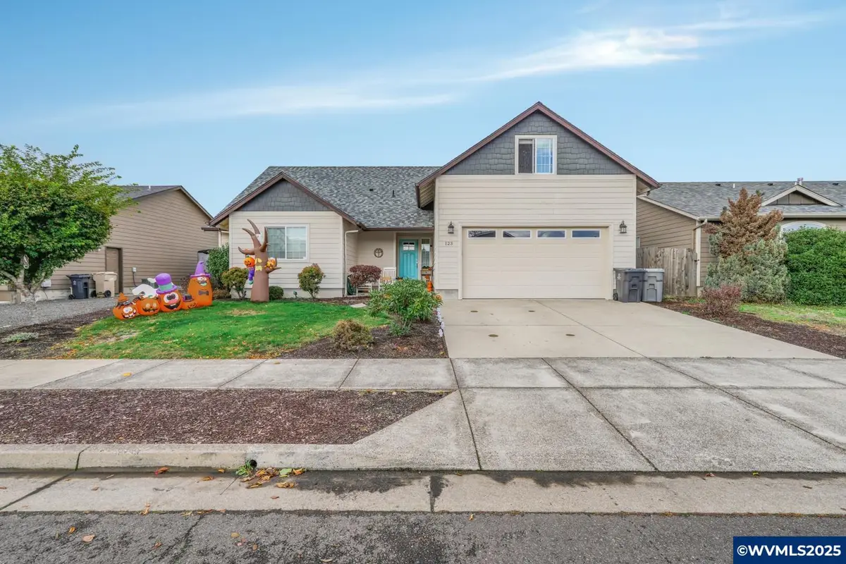 123  Camellia Dr, Lebanon, OR 97355 - Image #1