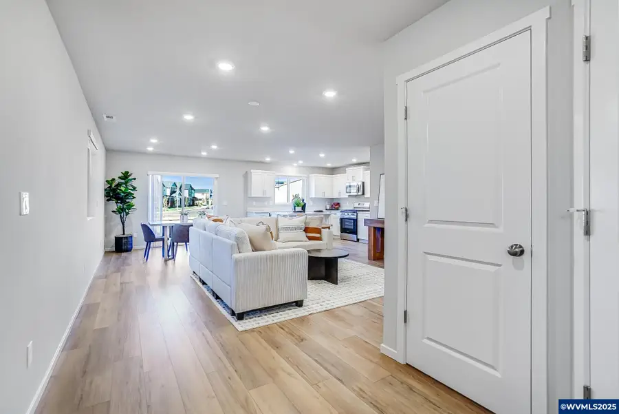 2219  Sawtelle Dr, Woodburn, OR 97071 - Image #2