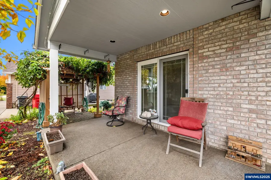 1409  Crestview Dr, Silverton, OR 97381 - Image #3