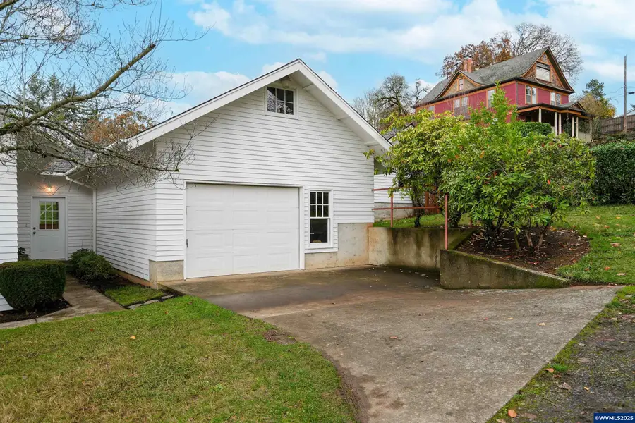 619  B St, Silverton, OR 97381 - Image #3