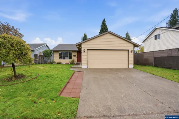 155 W Fairfield St, Gladstone, OR 97027