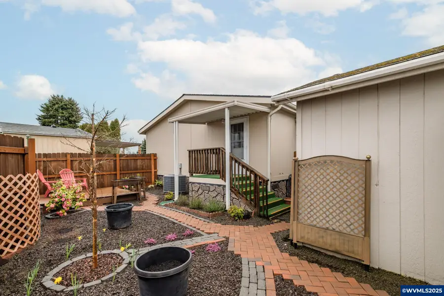 204  Cascade #8 Dr, Lebanon, OR 97355 - Image #2