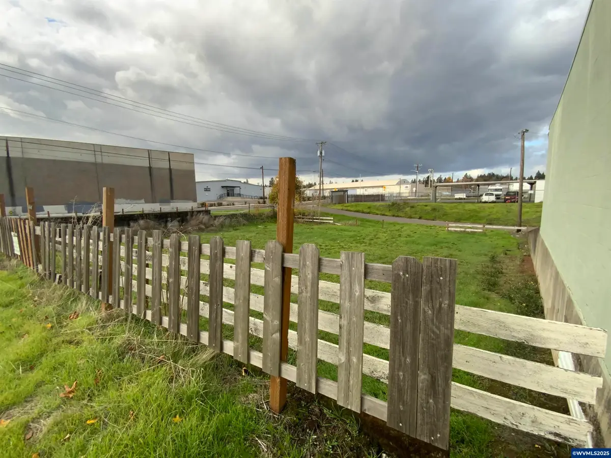 795  Edgewater St NW, Salem, OR 97304 - Image #1