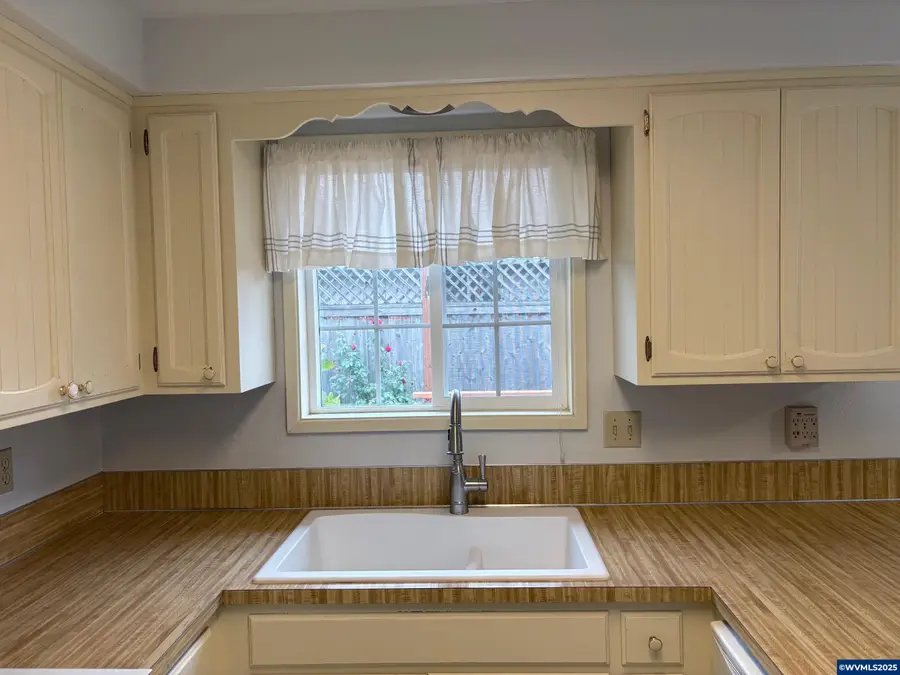 1920  SE Breakwood Cir, Albany, OR 97322 - Image #3