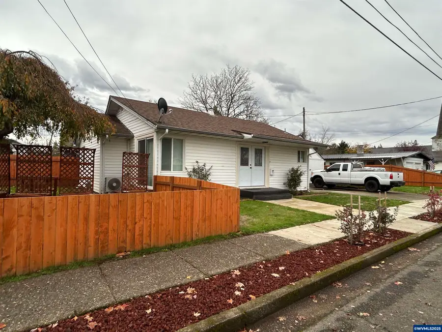 913  6th Av, Sweet Home, OR 97386 - Image #2