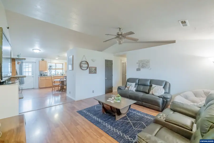 1910  18th Av, Sweet Home, OR 97386 - Image #2