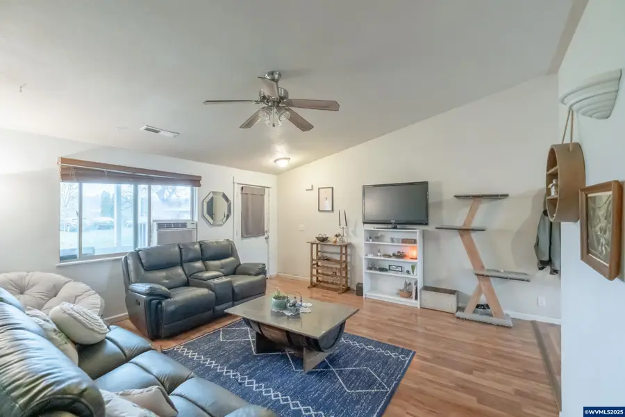 1910  18th Av, Sweet Home, OR 97386 - Image #3