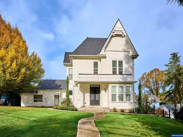 412 W Main St, Silverton, OR 97381