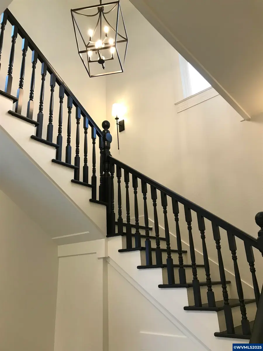 412 W Main St, Silverton, OR 97381 - Image #3