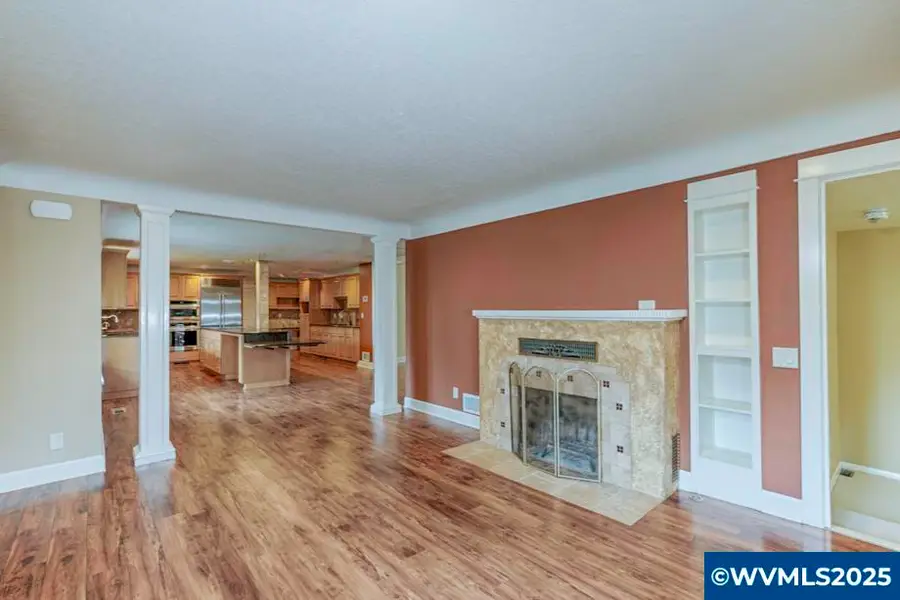 1090 E Ellendale Dr, Dallas, OR 97338 - Image #3