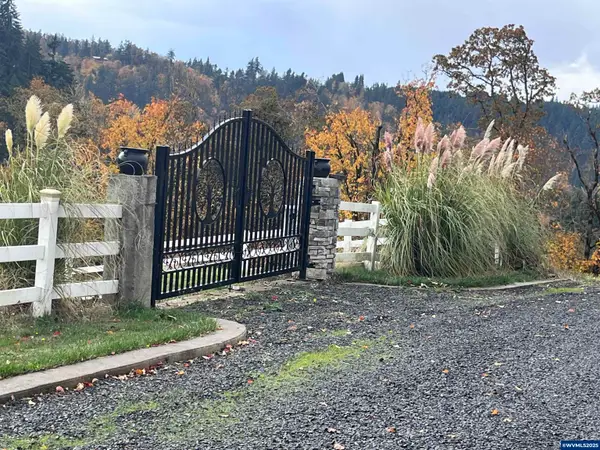 4555  Lobo Ln NE, Silverton, OR 97381