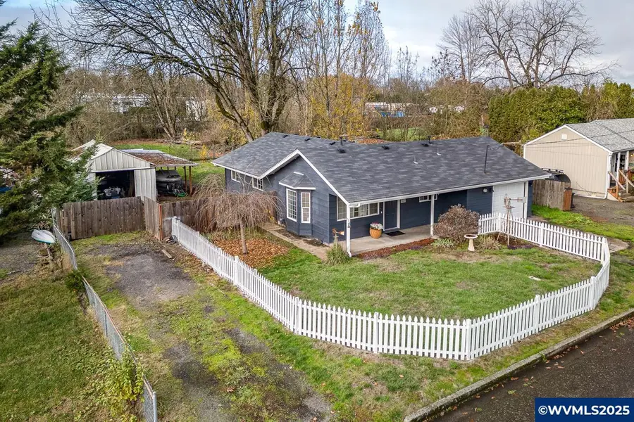 375 N 6th St, Harrisburg, OR 97446 - Image #2