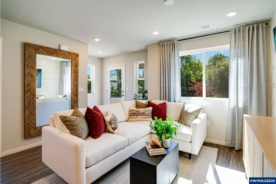 2488  Sawtelle Dr, Woodburn, OR 97071 - Image #2