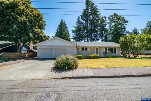 840  Clarmount St NW, Salem, OR 97304