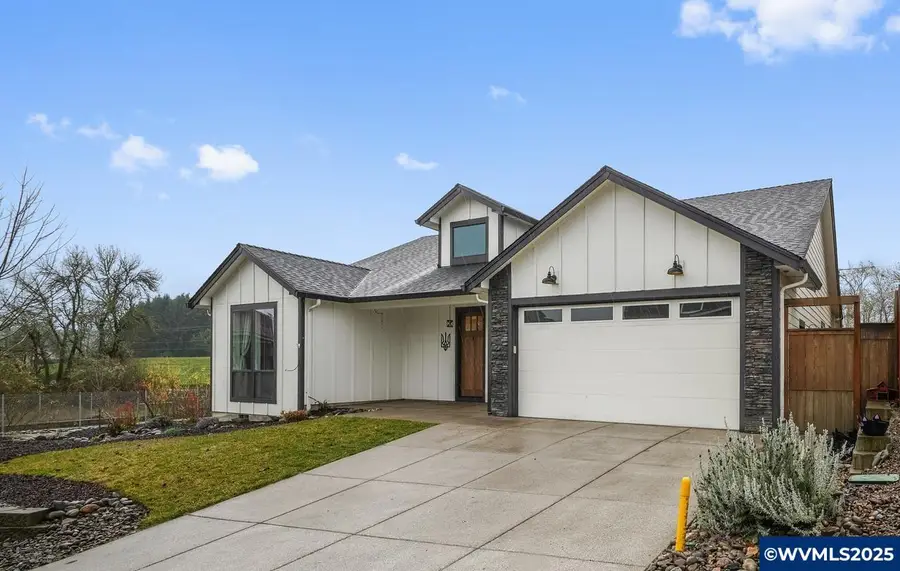 411 NW Crater Lake Dr, Dallas, OR 97338 - Image #2