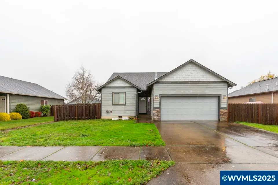 871  Mary Dr, Molalla, OR 97038 - Image #1