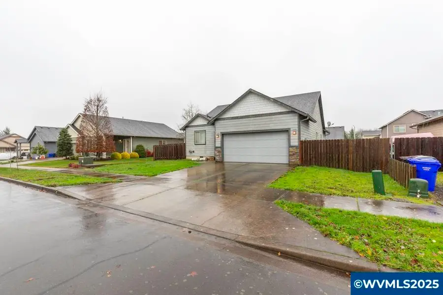 871  Mary Dr, Molalla, OR 97038 - Image #2