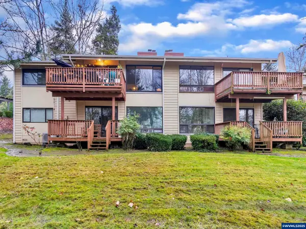 2451  Crestview Dr S, Salem, OR 97302