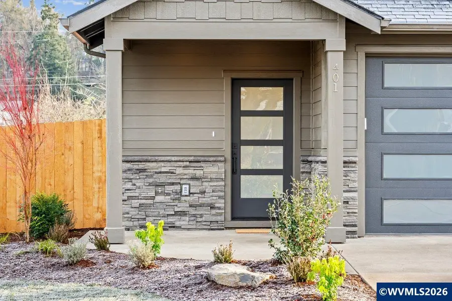 401 S 1st St, Silverton, OR 97381 - #3