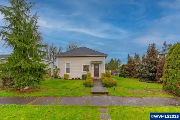 205 N 3rd St, Jefferson, OR 97352