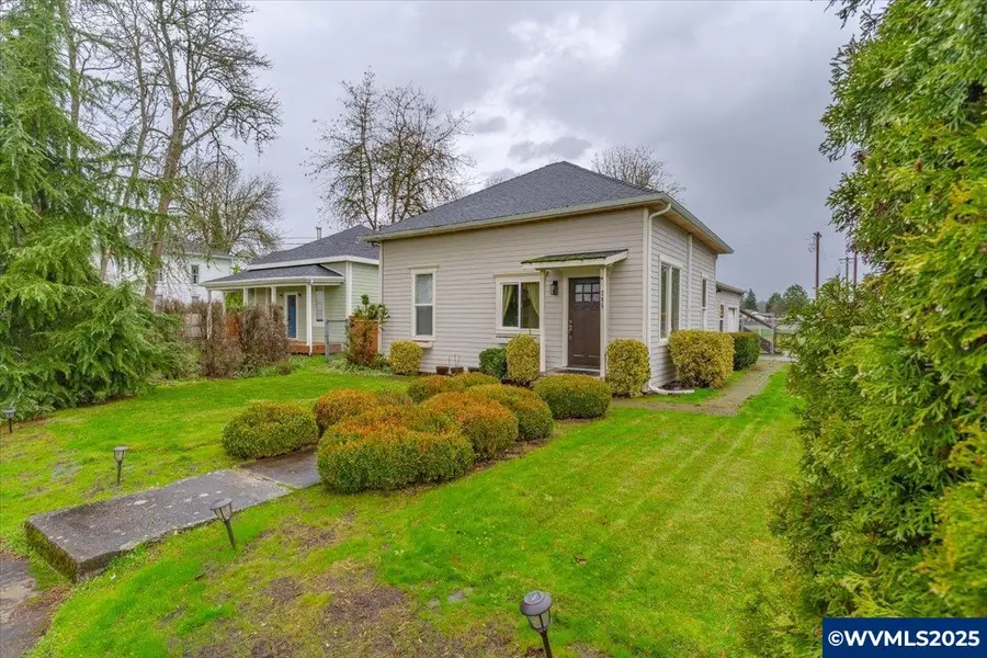 205 N 3rd St, Jefferson, OR 97352 - #2