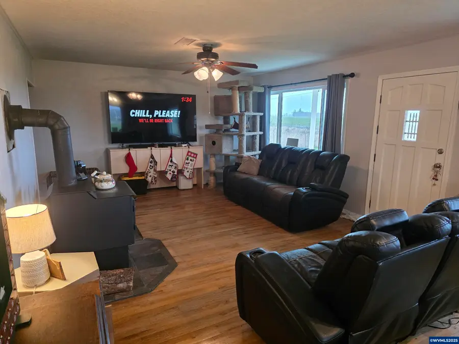 38696  Griggs Dr, Lebanon, OR 97355 - Image #2