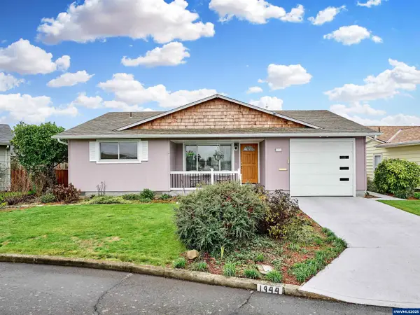 1944  SANTIAM Dr, Woodburn, OR 97071