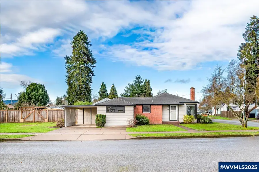 742  Walnut St, Lebanon, OR 97355 - Image #2