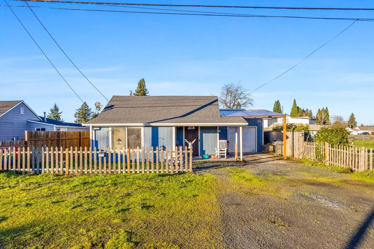 705 W B St, Lebanon, OR 97355 - Image #1