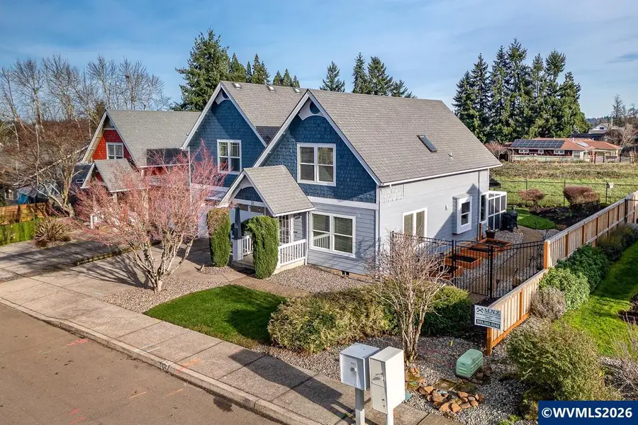 38  Denmark Lp, Silverton, OR 97381 - #2