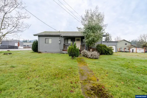 410 SW Broadway St, Mill City, OR 97360