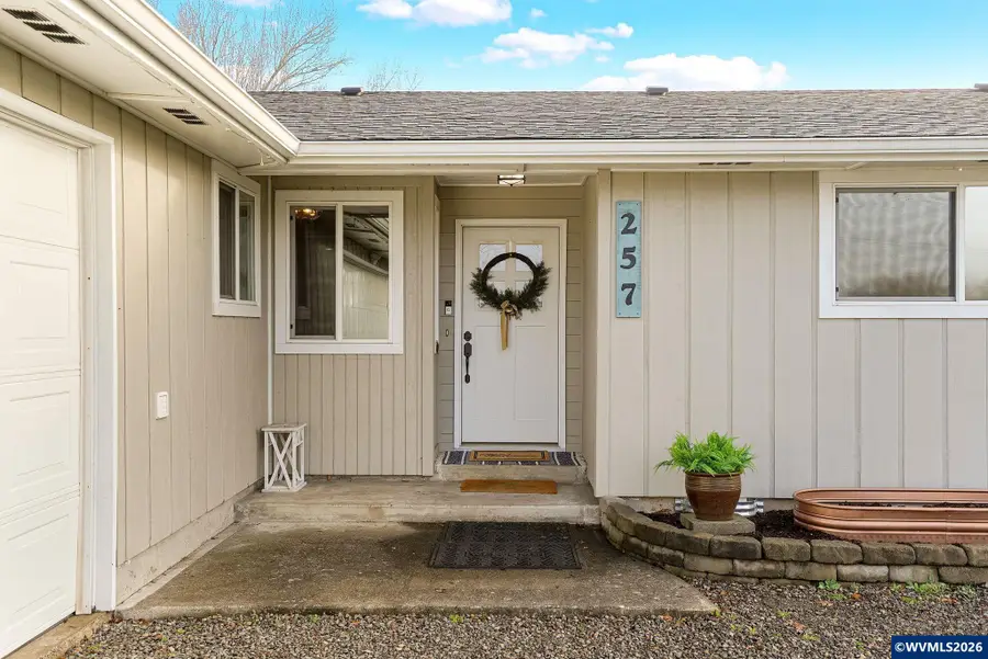 257 N 6th St, Jefferson, OR 97352 - #3