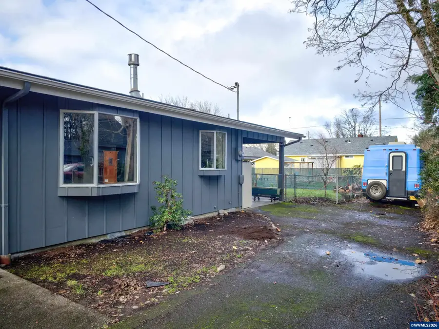 615 E Burnett St St, Stayton, OR 97383 - Image #2
