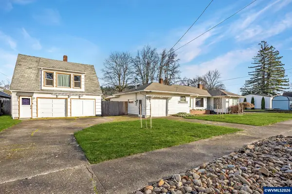 995  River St, Lebanon, OR 97355