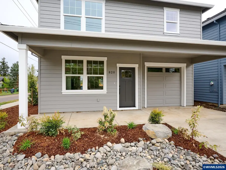 818  Pine St, Silverton, OR 97381 - #2