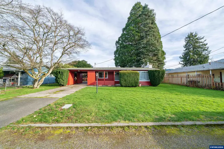 1090 SE 3rd Av, Mill City, OR 97360 - #2