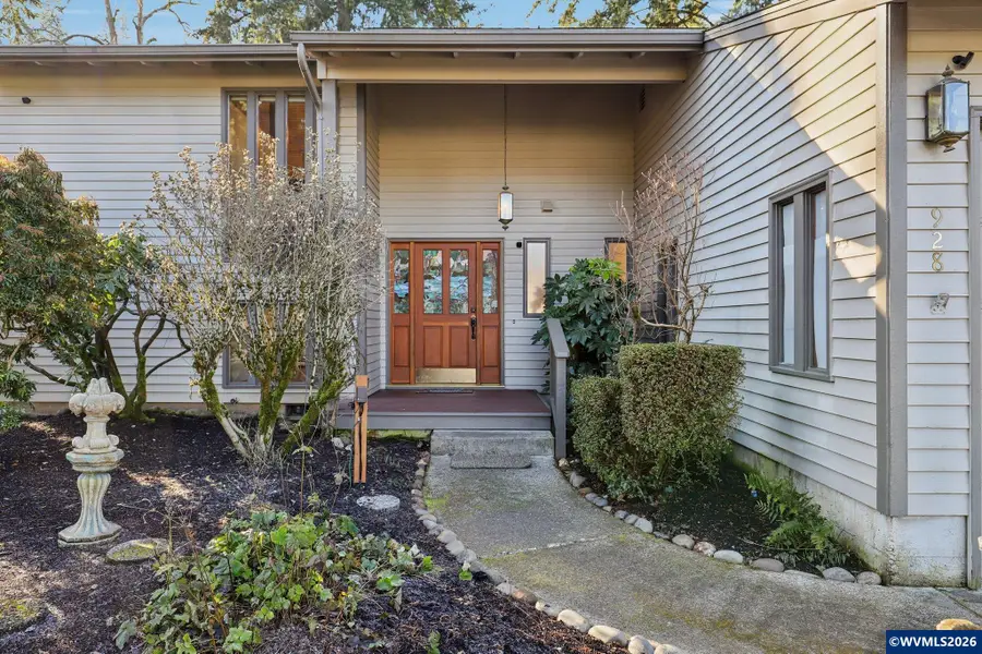 928  Barger St, Silverton, OR 97381 - #3