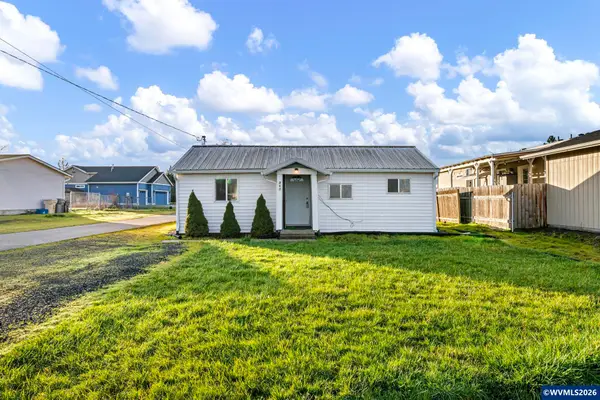 860  Burton St, Harrisburg, OR 97446