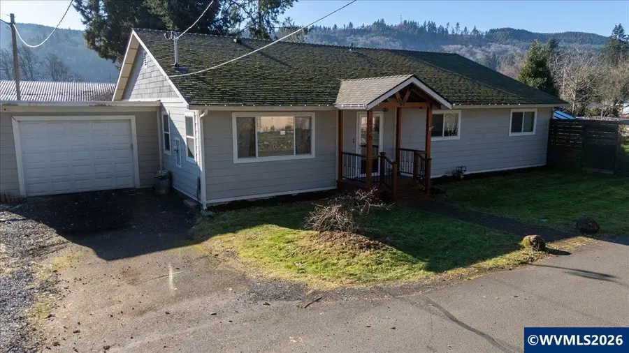 636  Birch St, Lyons, OR 97358 - Image #2