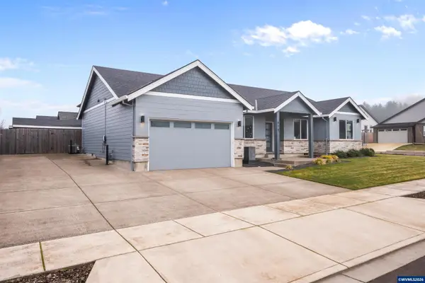 819  Riley Dr, Silverton, OR 97381