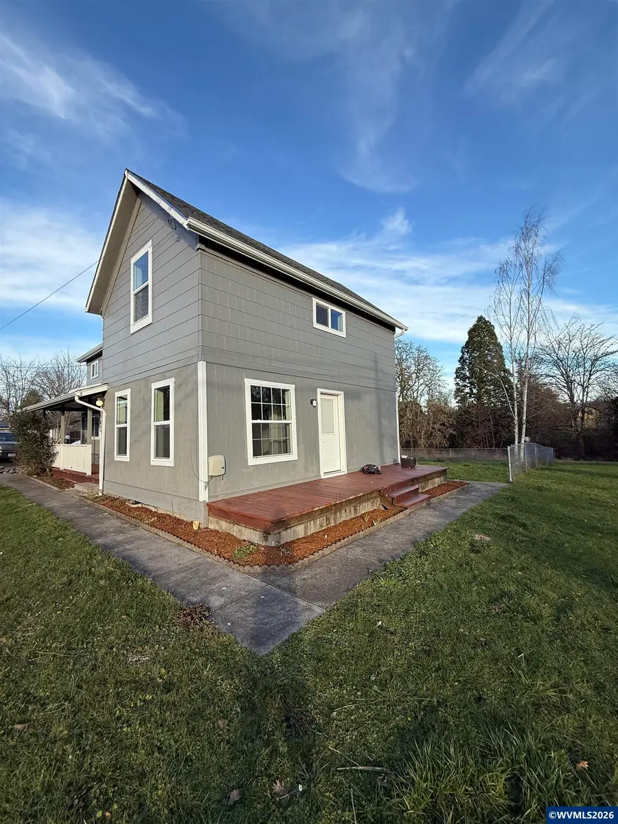 842  E St, Independence, OR 97351 - #2